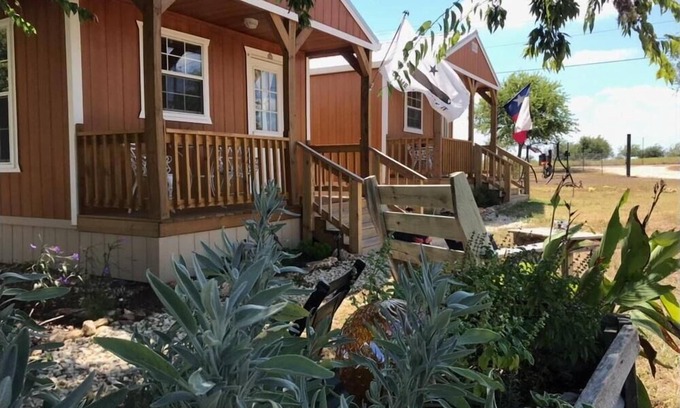 Moody Cabin | Star Gazing - Bon Fire Cabin in the Peaceful Country at Blue Eagle Retreat