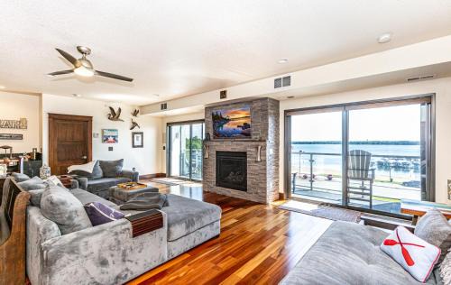 Detroit Lakes House | Starboard Point: Stunning Luxury Condo in the heart of DL!