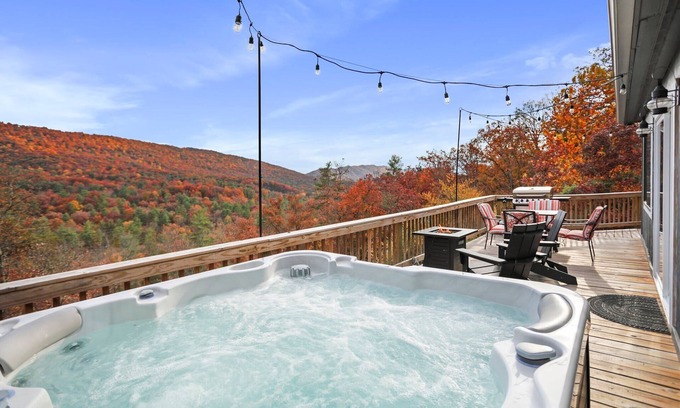 Broadway Cabin | Stargazers Cabin Hot Tub! Mountain Views!