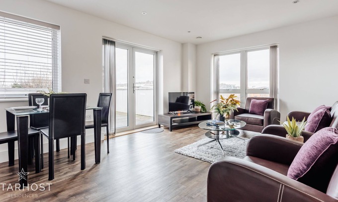 Guildford Apartment | StarHost Residences | Spacious 2 bedroom apartment in Guildford centre