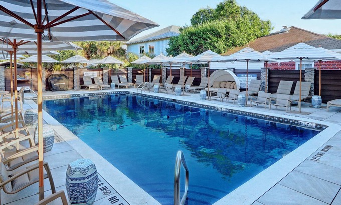 Thomas Square House | Starland Yard Area Long Term Stay with Heated Pool Access
