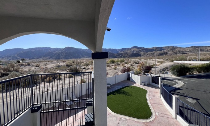 Twentynine Palms Hotel | Starlight Inn & Suites Motel 29 Palms Joshua Tree National Park