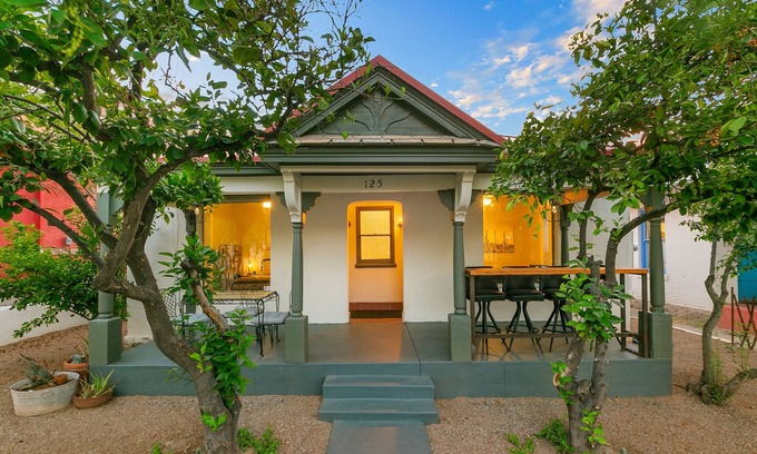 Iron Horse House | Starlit Stay| Walk to Fox & Congress |Free parking