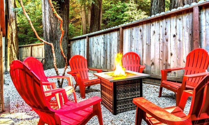 Forest Hills House | Starry Nights~Blissful Family Retreat! Walk to River! GmRm/Pup/WiFi/Yard