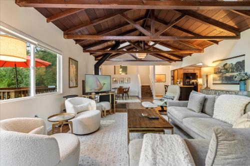 Forest Hills House | Starry Nights - River Wineries Huge Fenced Yard