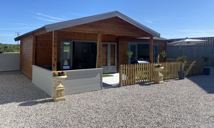 Camelford Cabin | Station Lodge, 1 bedroom Sleeps 2+2