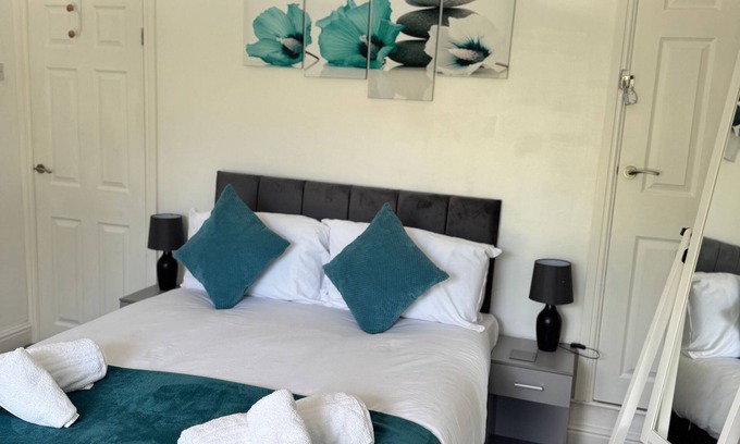 Loughborough House | Station View | Family | Parking | WIFI | Sleeps 6