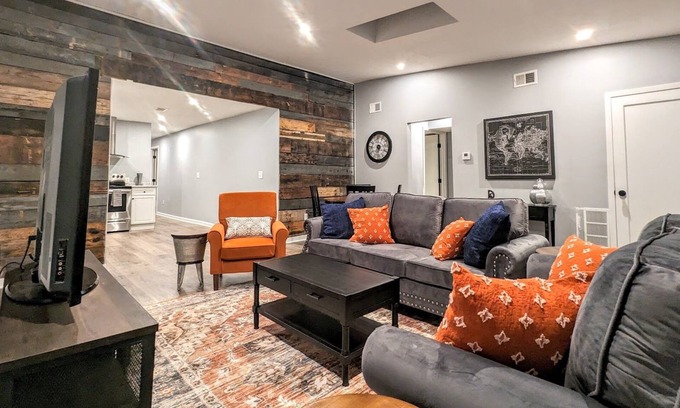Homestead Apartment | Stay at The Forge Loft in historic Homstead Pennsylvania!