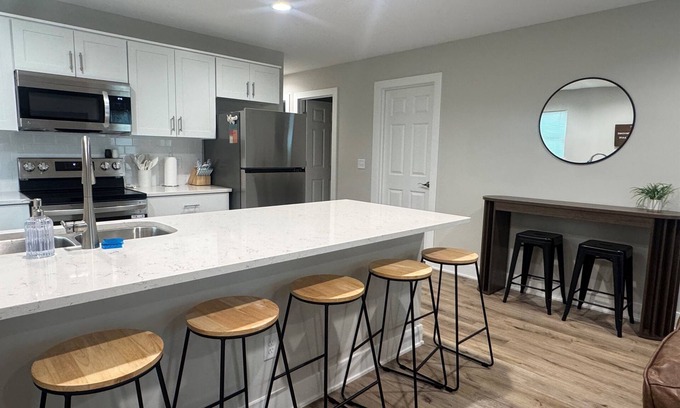 Saint Marys  Allen County House | Stay at The Fort! 2 Homes perfect| Gatherings for Teams| Reunions| Families