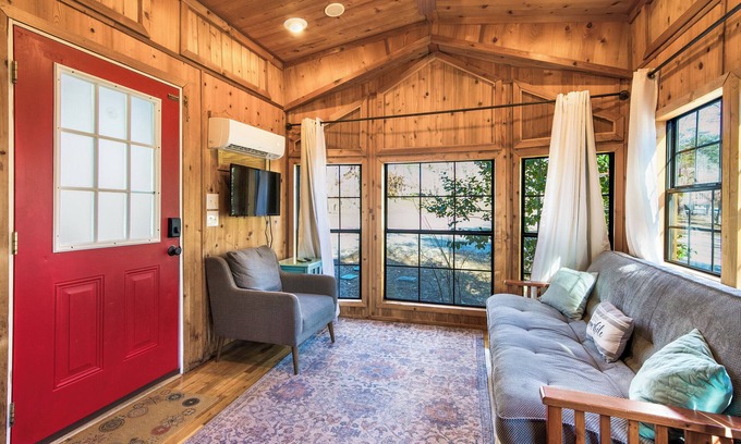 Monteagle Cabin | Stay Awhile @ Trailhead Cabins