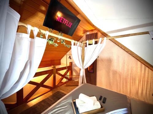 Willroth Apartment | Stay by Home Deluxe Apartment WiFi-PS4-TV-Loft-Bath-Kitchen