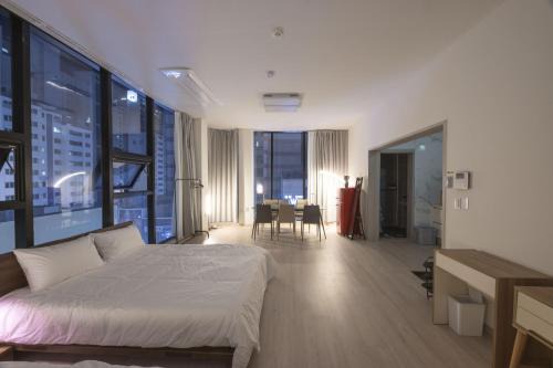 Suyeong-Gu Apartment | Stay Dear Moon