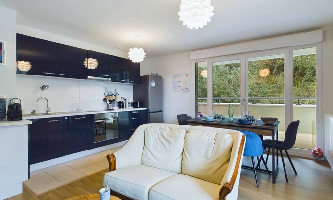 La Baule-Escoublac Apartment | Stay for 4 – Near Station & Lajarrige – Large Terrace