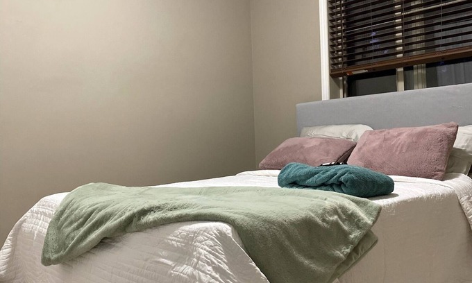 Radisson Heights - Albert Park Condo | Stay in style: near DT + private bathroom