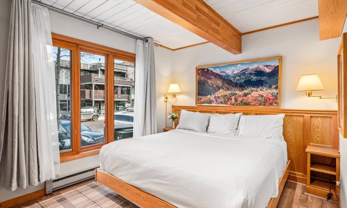 Aspen Condo | Stay In The Heart Of Aspen! Steps to Gondola, Shops, Dining. Wood FP, W/D, First Floor Easy Access!