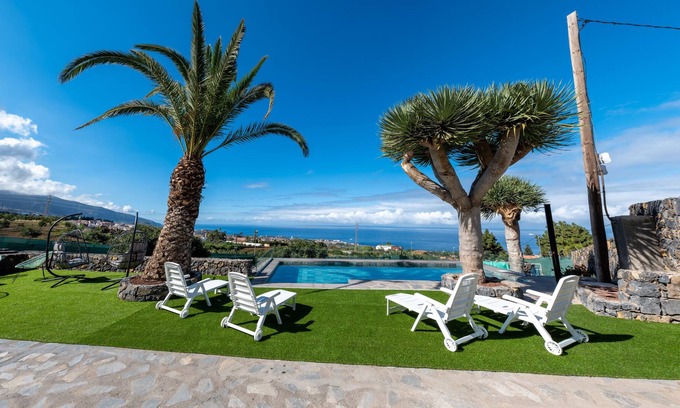 Los Gomez House | Stay Moments Heated POOL WIFI