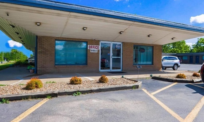 North Lima Hotel | Stay near Mill Creek Preserve with Free Parking and Pet-Friendly Unit