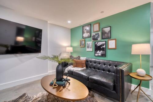 Alphabet Historic District Apartment | Stay Portland - 1910 Historic Jessie Morehead House - 98 WalkScore