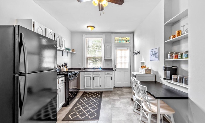 St. Louis House | Stay STL/2 Bed House/Parking/Yard/Extended Stay