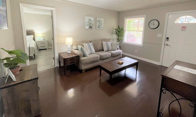 New Castle House | Stay @ The Bungalow - Remodeled & 15 min. to DT