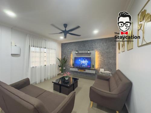 Kuching House | Staycation Homestay 51 Luxe Garden Homestay