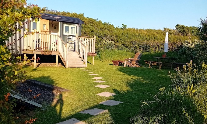 Hartland Cabin | stayinhartland @ Quincecote shepherds hut