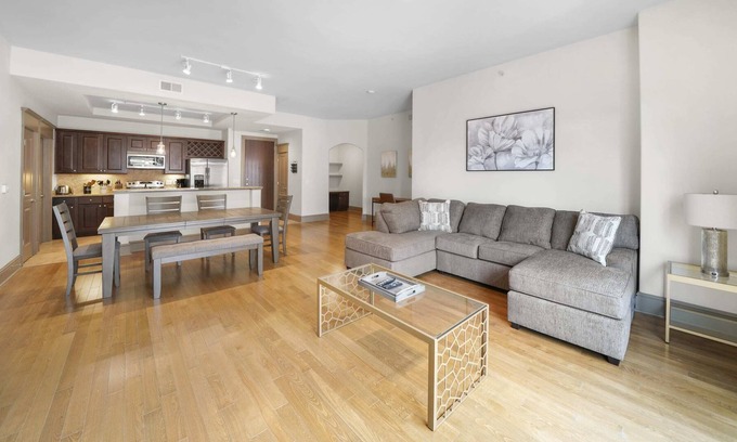 SouthPark Condo | StaysByWalker SouthPark Lux 2BR -KingBeds/Pool/Gym