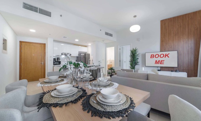 Dubai Apartment | StayShort - Restful 1-Bedroom Apartment at Al Andalus in Jumeirah Golf Estates