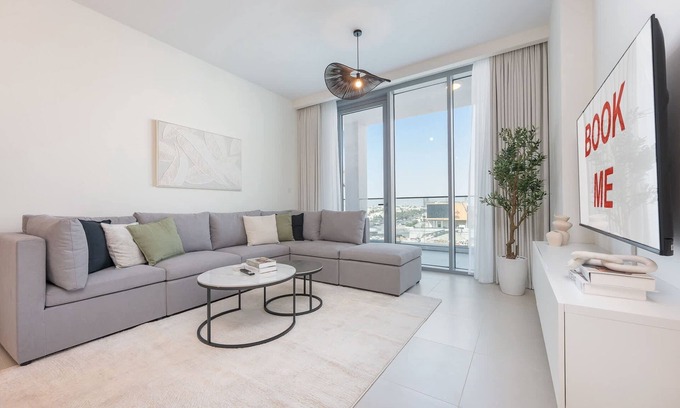 Al Safa Apartment | StayShort - Elegant, Relaxing 3-Bedroom Apartment in Perfect Location at Canal F