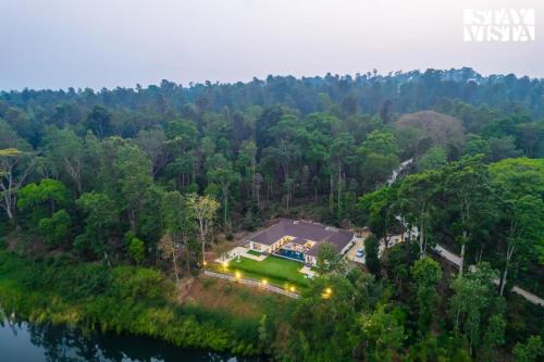 Suntikoppa Villa | Stayvista at Mudra Manor 4BR - Coffee Estate Comp Breakfast Big Pool