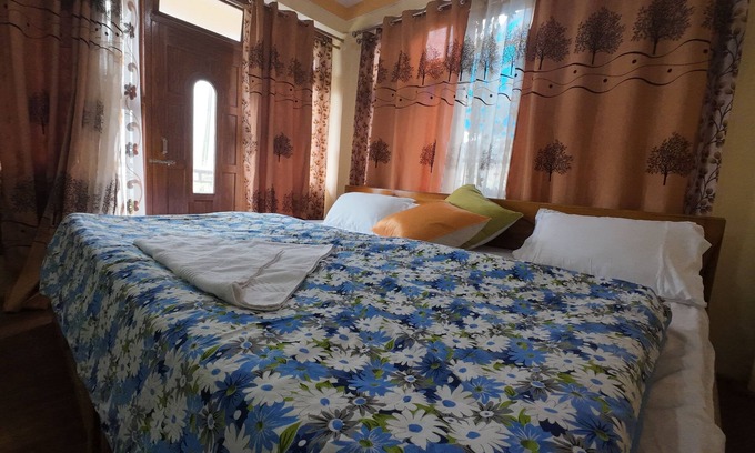 Geyzing House | "StayWithUs: Your Comfort, Our Priority!"