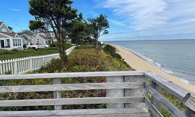 Mashpee House | STEP DIRECTLY ONTO YOUR PRIVATE MAUSHOP VILLAGE BEACH AT THIS SEASIDE TOWNHOME