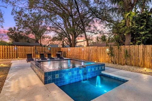 Gillespie Park House | Step into the charm of yesteryear with the modern comforts of today at City Cottage!