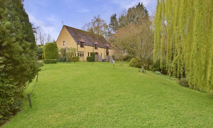 Blockley Cottage | Stepping Stones Cottage - sleeps 4 guests in 2 bedrooms