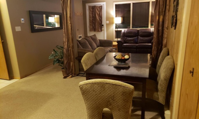 East Kootenay Condo | Steps Away From The Hot Tub And Pub