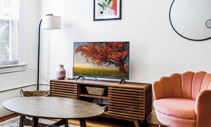 East Rock Apartment | Steps from Campus - The Yale
