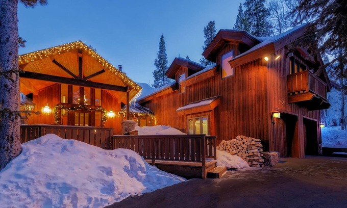Four O'Clock House | Steps from Four O Clock Run, Spacious and Charming Ski-In/Ski-Out Retreat