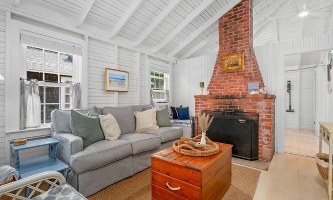 Brewster Cottage | Steps from the Bay at Prestons Haven