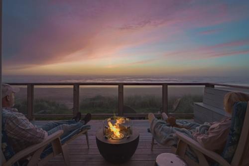 Waldport House | Steps From The Beach! HotTub, $1M Ocean View, Deck