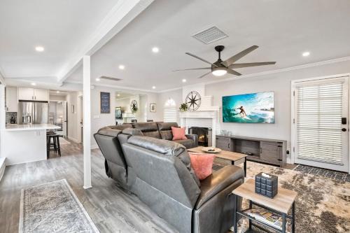 Carlsbad Village Apartment | Steps to Beach, 2BR Dog Friendly Home with Fire Pit