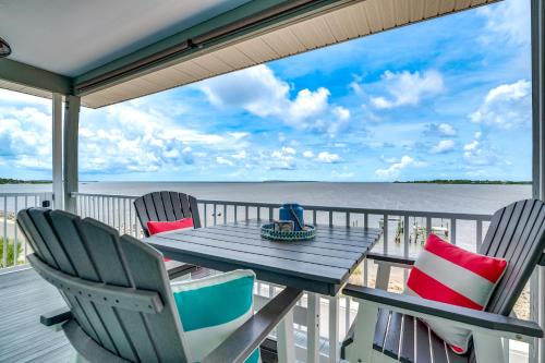 Cedar Key House | Steps to Beach Waterfront Cedar Key Home!