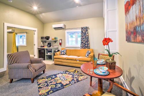 Downtown Branson House | Steps to Branson Landing Cozy Downtown Cottage!