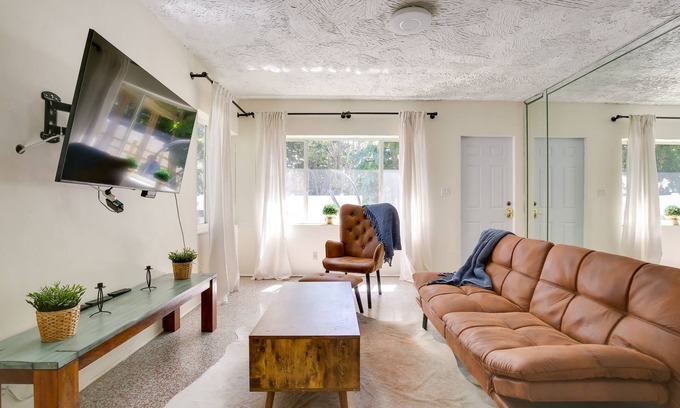 Deerfield Beach Cottage | Steps to Deerfield Beach: Home w/Private Patio!