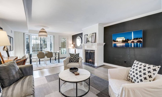 Foggy Bottom House | Steps to GWU-Georgetown-Nat'l Mall | Free Parking