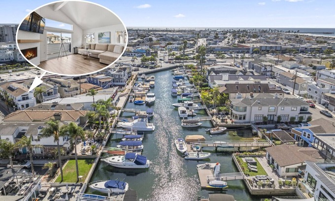 West Newport Villa | Steps to Lido Village and the Marina- Heart of Lido Island!