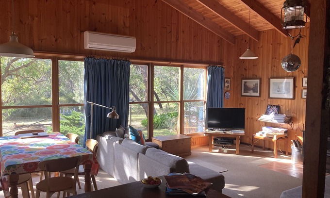 Aireys Inlet House | Steps to Sunnymead Beach