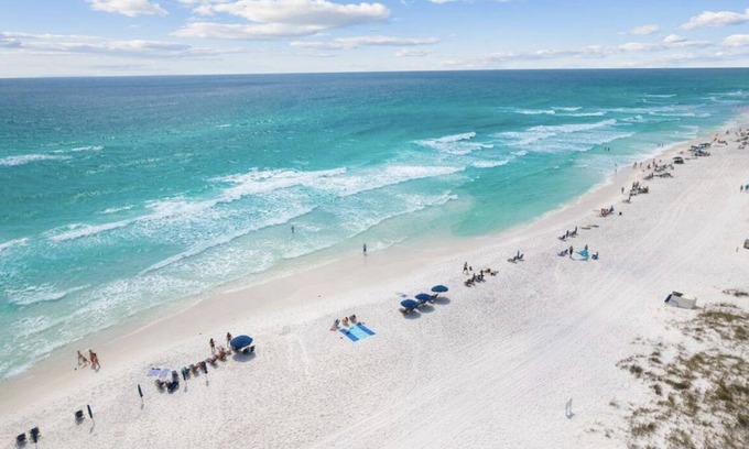 Clipper Cove Condo | Steps to the beach, Pool, Quiet, Family friendly, Walk to the restaurants