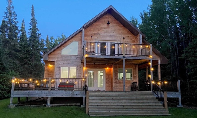 Manitoba Cottage | Still Cove Point: Luxury Waterfront Cabin