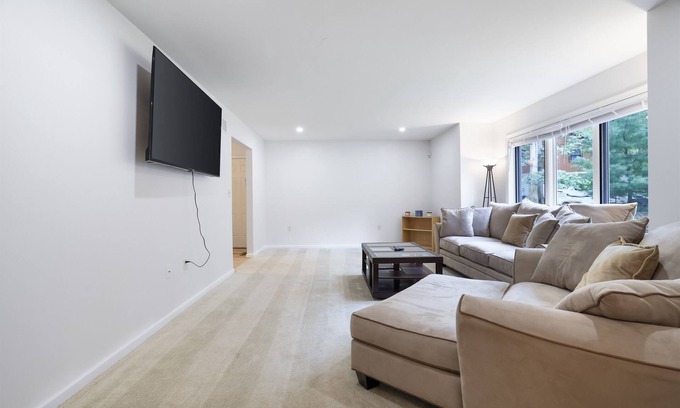 Pocono Summit House | Stillwater Lake Retreat Near Kalahari