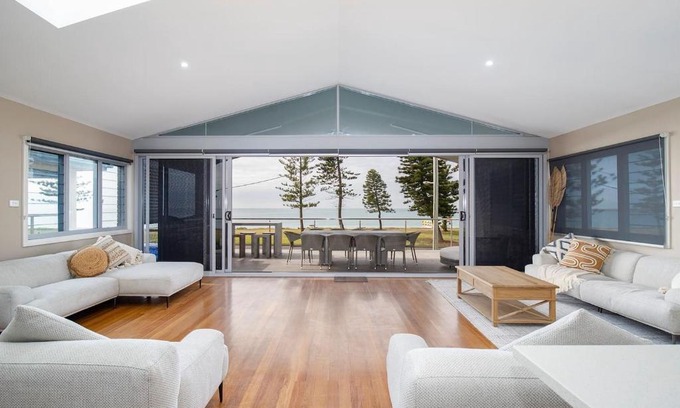 Stockton House | 'Stockton Grande' A Sublime Beachfront Family Oasis